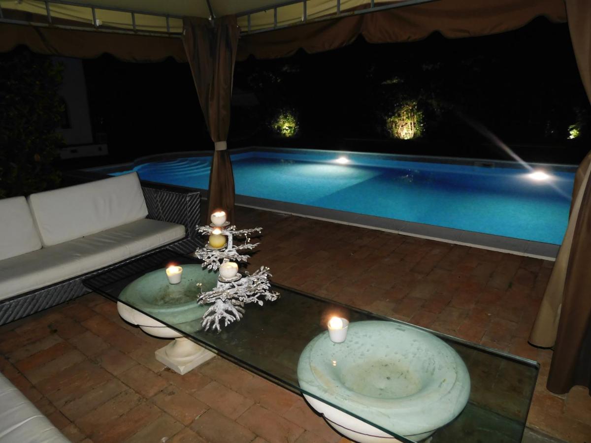 Appartamento Con Piscina Immersa Nel Verde Cascina Exteriör bild